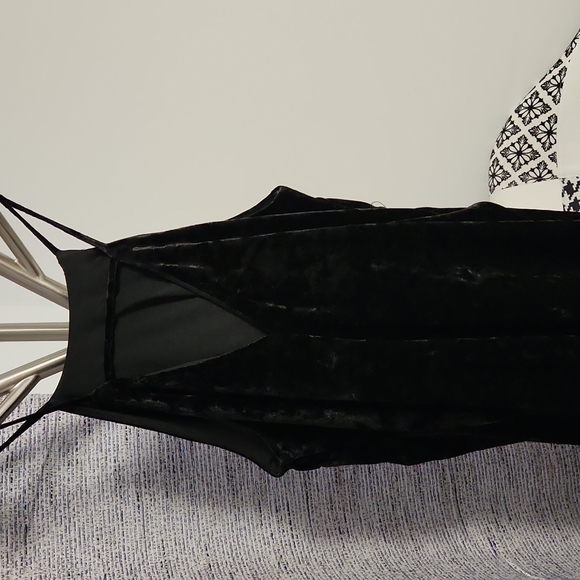 Forever 21 velver black dress, Small Size - Picture 2 of 2